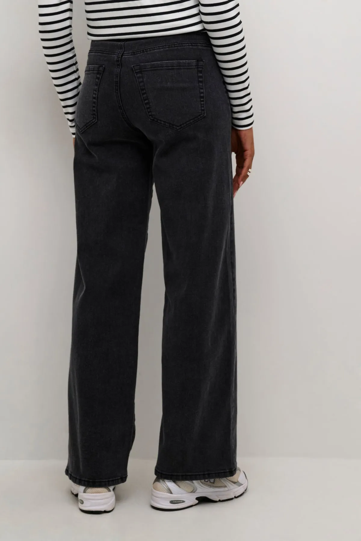 KAkarla HighWaist Flared Jeans - Black Washed Denim