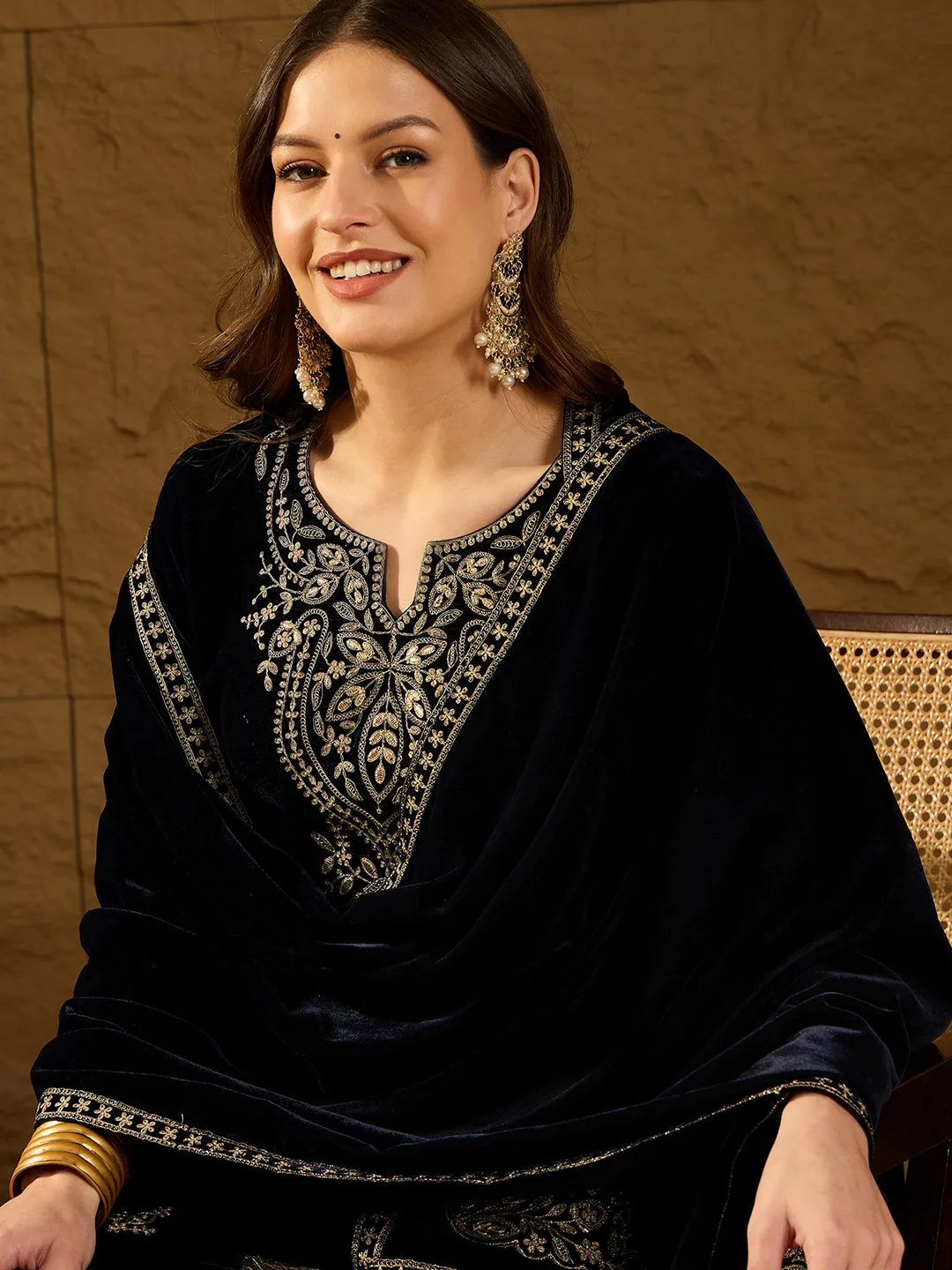 Navy Blue Velvet Solid Embroidered Straight 3-Piece Suit Set